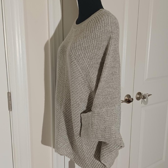 ROMEO & JULIET COUTURE Grey Ribbed Batwing Pullover Sweater - Picture 2 of 5